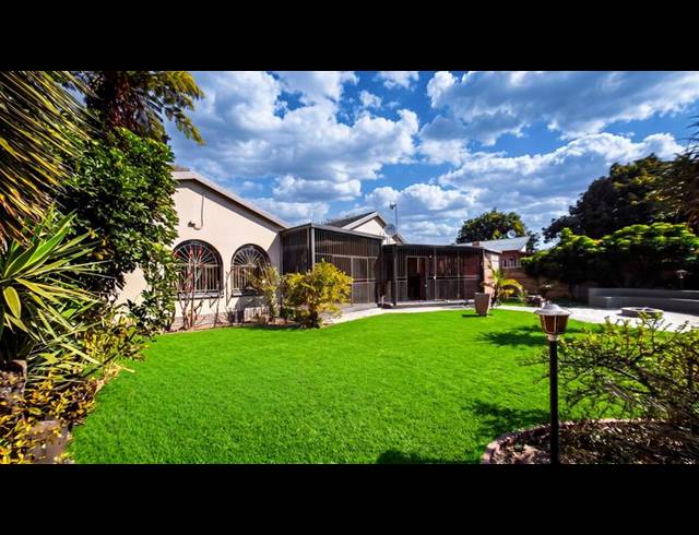4 BEDROOM HOUSE FOR SALE IN PRETORIA GARDENS